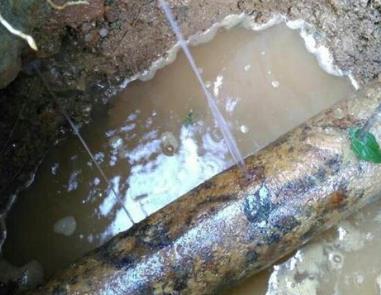 城步楼顶渗水维修公司分享下地暖漏水的原因及检测方法。